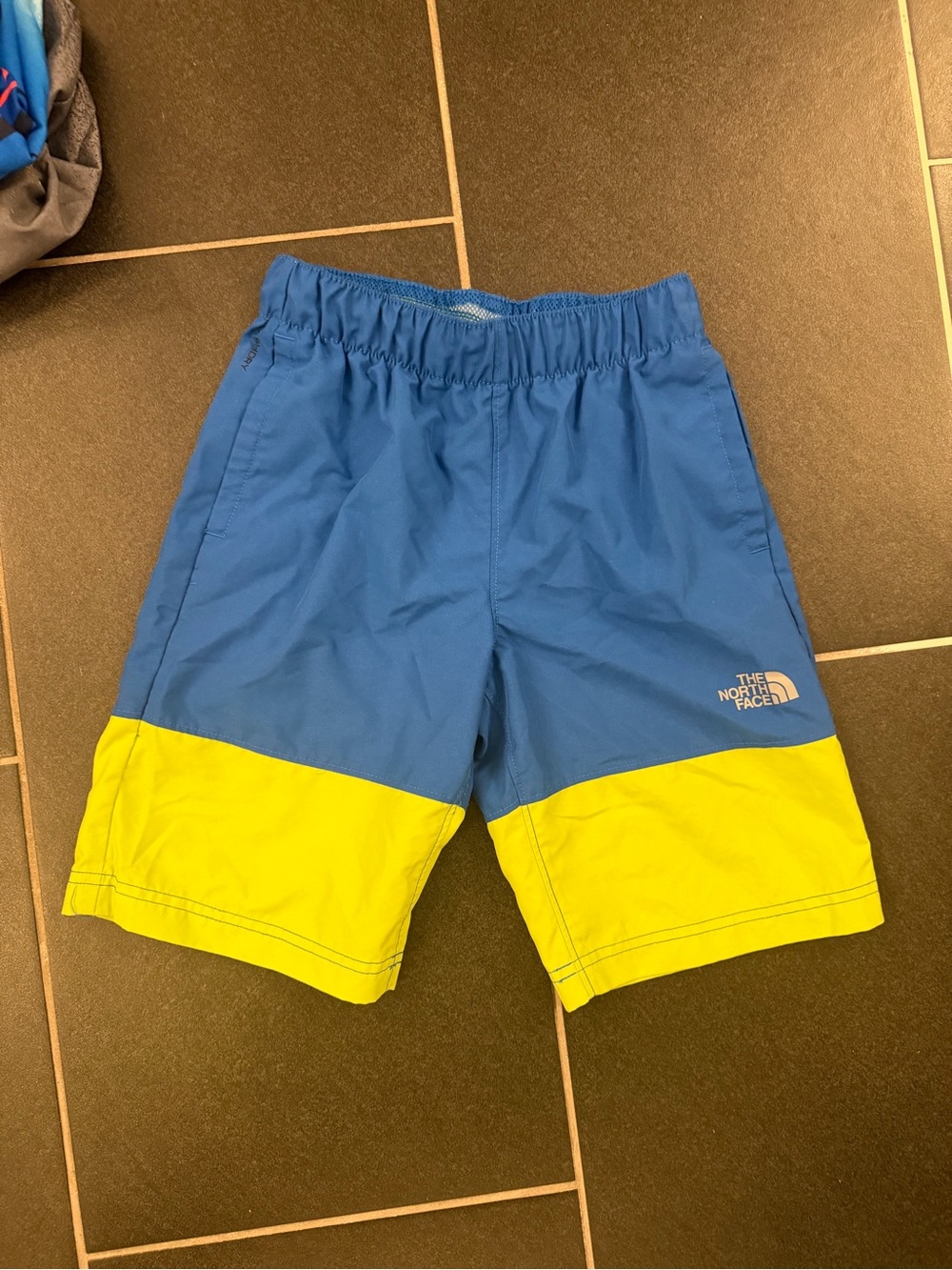 The North Face Blue and Yellow Colorblock Swim Trunks Size Youth Small (7-8 yrs)